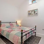 بيت للعطل 1 Bed In Pickering Oc-96309 *